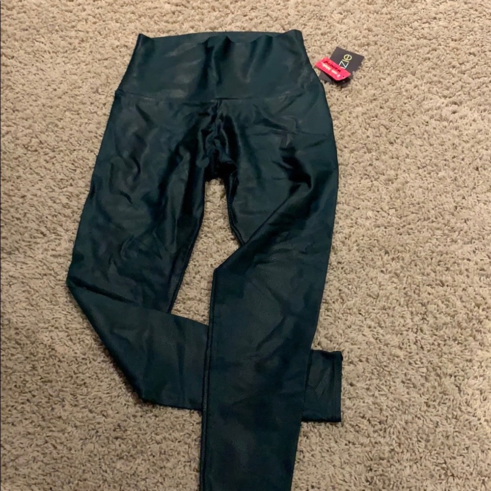 ONZIE high rise leggings. Green snake skin. Small